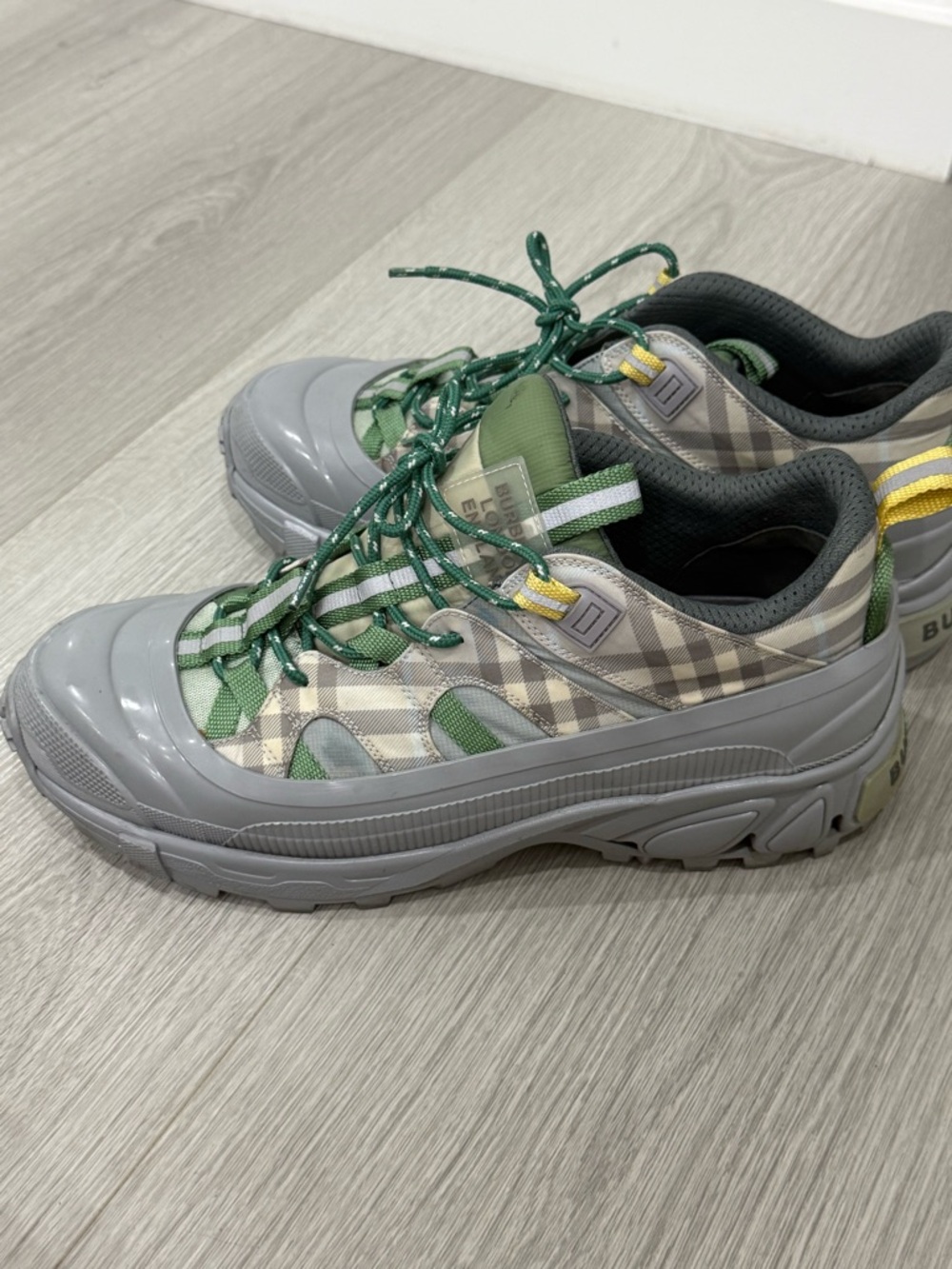 Burberry Sneakers Check Print Green/Beige – Size 10 – Authentic - Picture 4 of 12